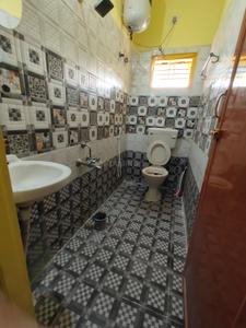 Bathroom Image of 450 Sq.ft 1 BHK Builder Floor for rent in Whitefield Bengaluru for Rs. 15000