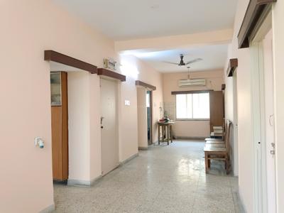 Living Room Image of 1390 Sq.ft 4 BHK Apartment / Flat for rent in Santoshpur Kolkata for Rs. 30000