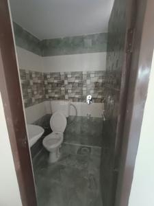 Bathroom Image of 1450 Sq.ft 3 BHK Apartment / Flat for rent in Mubarakpur Dera Bassi for Rs. 20000
