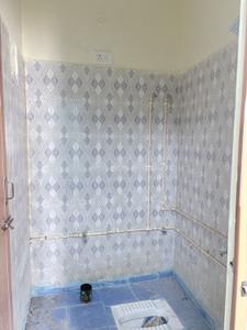 Bathroom Image of 900 Sq.ft 2 BHK Independent House for rent in Ottiyambakkam Chennai for Rs. 14000
