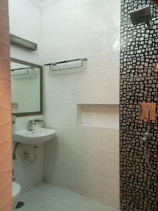 Bedroom One Image of 2800 Sq.ft 3 BHK Apartment / Flat for rent in DDA Flats Vasant Kunj, Vasant Kunj New Delhi for Rs. 100000