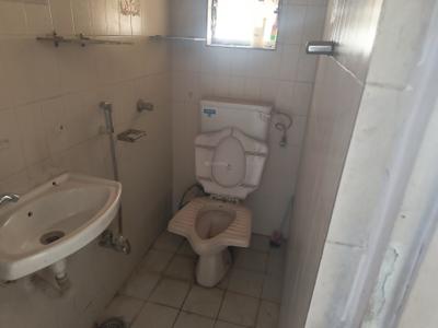 Bathroom Image of 650 Sq.ft 1 BHK Apartment / Flat for rent in Karia Konark Nagar, Viman Nagar Pune for Rs. 28000