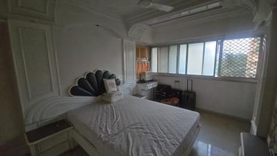 Bedroom Image of 1200 Sq.ft 3 BHK Apartment / Flat for rent in Laxman Jhoola Apartment, Andheri West Mumbai for Rs. 120000