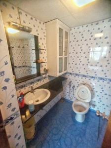 Bathroom Image of 2000 Sq.ft 3 BHK Apartment / Flat for rent in Panampilly Nagar Kochi for Rs. 60000
