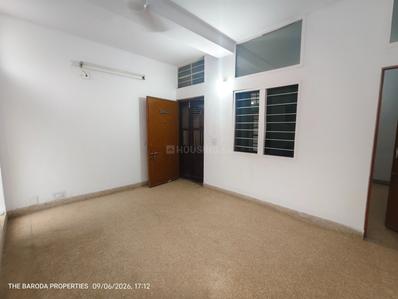 Hall Image of 1500 Sq.ft 3 BHK Apartment / Flat for rent in Sayajiganj Vadodara for Rs. 15000
