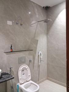 Common Bathroom Image of 1100 Sq.ft 2 BHK Builder Floor for rent in Mansarover Garden New Delhi for Rs. 45000