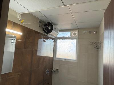 Bathroom Image of 1500 Sq.ft 3 BHK Apartment / Flat for rent in UKN The Belvedere Airport District, Navarathna Agrahara Bengaluru for Rs. 35000