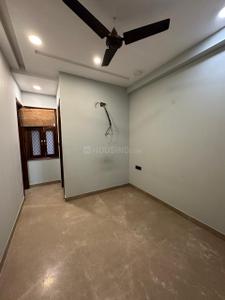 Bedroom Image of 900 Sq.ft 3 BHK Builder Floor for rent in Pitampura New Delhi for Rs. 40000