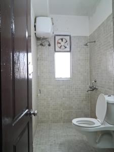 Common Bathroom Image of 925 Sq.ft 2 BHK Apartment / Flat for sale in Paras Tierea, Sector 137 Noida for Rs. 8000000