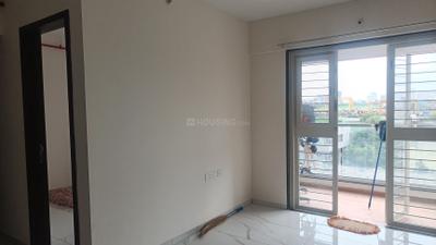 Living Room Image of 1000 Sq.ft 2 BHK Apartment / Flat for rent in Kohinoor Sapphire III, Tathawade Pune for Rs. 26000