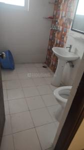 Bathroom Image of 1730 Sq.ft 3 BHK Apartment / Flat for rent in Paramount Golfforeste Villas, Surajpur Greater Noida for Rs. 26000