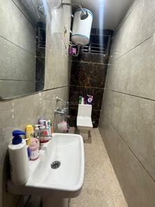 Bathroom Image of 700 Sq.ft 1 BHK Builder Floor for rent in Clement Town Dehradun for Rs. 19000