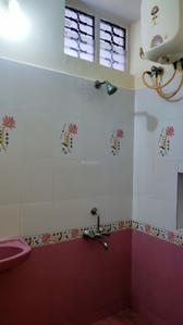 Bathroom Image of 850 Sq.ft 1 BHK Builder Floor for rent in Cox Town Bengaluru for Rs. 18000
