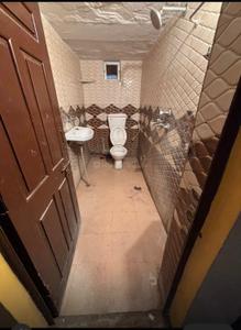 Bathroom Image of 1100 Sq.ft 1 RK Apartment / Flat for rent in Lanka Varanasi for Rs. 8000