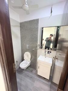 Bathroom Image of 2100 Sq.ft 3 BHK Builder Floor for rent in Surya Niketan New Delhi for Rs. 60000