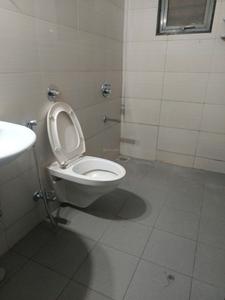 Common Bathroom Image of 1000 Sq.ft 2 BHK Apartment / Flat for rent in Amanora Future Towers, Hadapsar Pune for Rs. 55000