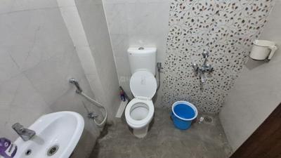 Bathroom Image of 600 Sq.ft 1 BHK Independent House for rent in Scheme No 114 Indore for Rs. 18000
