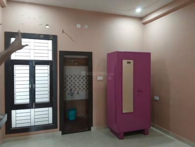 Bedroom Image of 1250 Sq.ft 2 BHK Builder Floor for rent in Garg Enclave Extension, Indira Nagar Lucknow for Rs. 13000