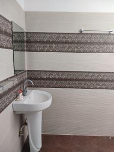 Bathroom Image of 1600 Sq.ft 2 BHK Apartment / Flat for rent in Chinhat Lucknow for Rs. 28000