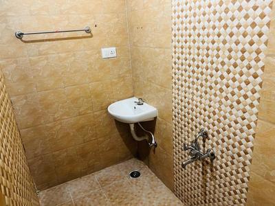 Bathroom Image of 756 Sq.ft 2 BHK Apartment / Flat for sale in Mudichur Chennai for Rs. 3700000