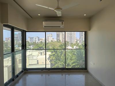 Bedroom Image of 1200 Sq.ft 3 BHK Apartment / Flat for rent in Santacruz West Mumbai for Rs. 250000