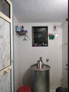 Common Bathroom Image of 700 Sq.ft 1 BHK Apartment / Flat for rent in Puraniks Home Town E , Kasarvadavali Thane for Rs. 16500