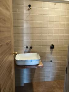 Image of 500 Sq.ft 1 BHK Apartment / Flat for rent in Santacruz West, Mumbai for Rs. 85000