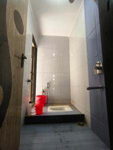 Bathroom Image of 1250 Sq.ft 2 BHK Apartment / Flat for sale in Ambika Heritage, Kharghar Navi Mumbai for Rs. 16500000