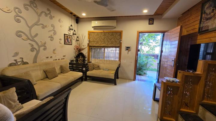 Vasna Main Image 1