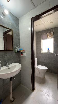 Bathroom Image of 585 Sq.ft 1 BHK Apartment / Flat for rent in Amrapali Dream Valley 2, Noida Extension Greater Noida for Rs. 23000
