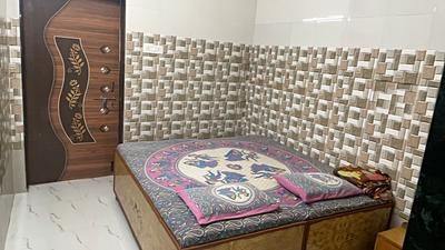 Bedroom Image of 550 Sq.ft 1 BHK Builder Floor for rent in Hansol Ahmedabad for Rs. 14500