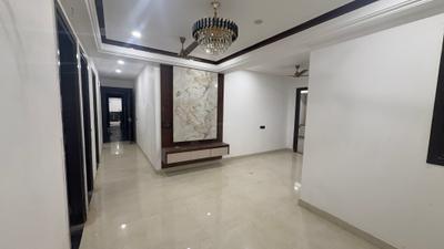 Living Room Image of 2000 Sq.ft 4.5 BHK Apartment / Flat for sale in Sector 73 Noida for Rs. 8149000