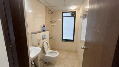 Bathroom Image of 610 Sq.ft 1 BHK Apartment / Flat for rent in Duville Riverdale Heights, Kharadi Pune for Rs. 35000