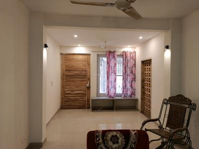 Living Room Image of 2000 Sq.ft 4 BHK Apartment / Flat for rent in Sarita Vihar New Delhi for Rs. 75000