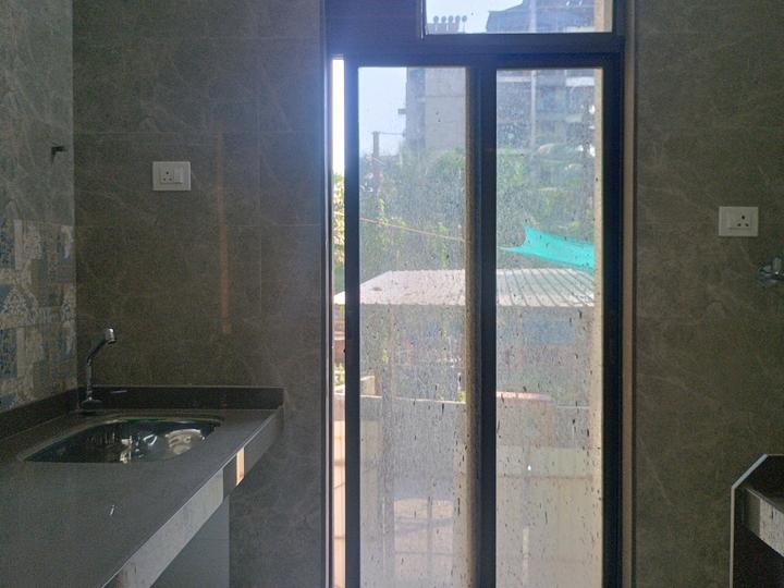 Mangeshi Ambar Main Image 1