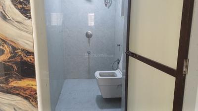 Bathroom Image of 480 Sq.ft 1 BHK Apartment / Flat for rent in Powai Mumbai for Rs. 39000