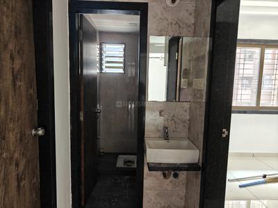 Bathroom Image of 870 Sq.ft 3 BHK Apartment / Flat for rent in Pioneer Dreams, New Althan Surat for Rs. 21000
