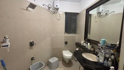Bathroom Image of 1300 Sq.ft 3 BHK Apartment / Flat for sale in Vardhan Poseidon, Andheri West Mumbai for Rs. 35000000