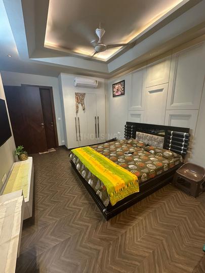 ROOM FOR GIRLS IN A PREOCCUPIED 3 BHK Bedroom 1