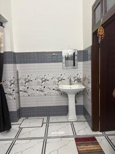 Bathroom Image of 560 Sq.ft 1 BHK Independent House for rent in Bahadarabad Haridwar for Rs. 12000