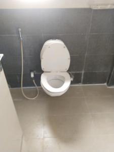 Common Bathroom Image of 1488 Sq.ft 3 BHK Apartment / Flat for sale in Juhu Mumbai for Rs. 70000000