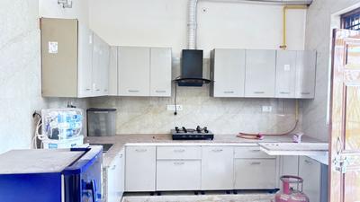 Kitchen Image of 2600 Sq.ft 4 BHK Builder Floor for rent in Vrindavan Yojana Lucknow for Rs. 45000