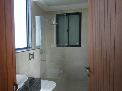 Bathroom Image of 2901 Sq.ft 4 BHK Apartment / Flat for sale in Sky Garden, Gomti Nagar Lucknow for Rs. 39000000