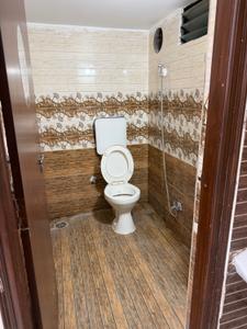 Bathroom Image of 1350 Sq.ft 2 BHK Independent House for rent in Banjara Hills Hyderabad for Rs. 21000