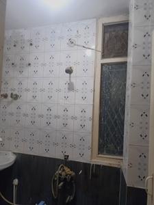 Bathroom Image of 700 Sq.ft 3 BHK Apartment / Flat for rent in Jamia Nagar New Delhi for Rs. 21000