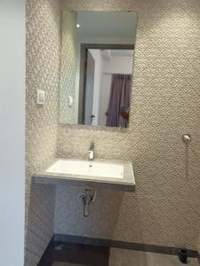 Bathroom Image of 2400 Sq.ft 4.5 BHK Apartment / Flat for rent in Tharwani Majestic Towers, Kalyan West Kalyan for Rs. 65000