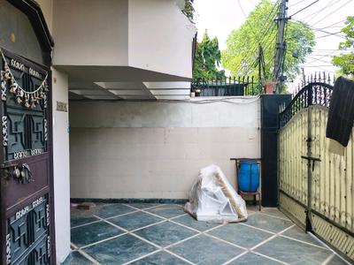 Passage Image of 1100 Sq.ft 7 BHK Independent House for sale in Sector 31 Gurgaon for Rs. 45000000