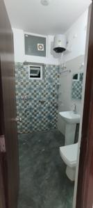 Bathroom Image of 1350 Sq.ft 2 BHK Builder Floor for rent in Aman Vihar Dehradun for Rs. 28000