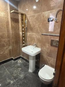 Bathroom Image of 1620 Sq.ft 4 BHK Apartment / Flat for sale in Rajendra Nagar Ghaziabad for Rs. 16500000