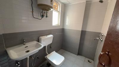 Bathroom Image of 612 Sq.ft 1 BHK Apartment / Flat for rent in ROF Amaltas, Sector 92 Gurgaon for Rs. 19500